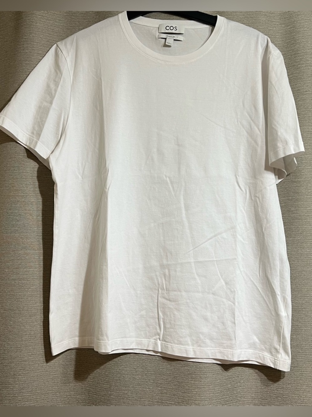 COS Men’s Regular Fit Essential White Crewneck T-Shirt Capsule wardrobe